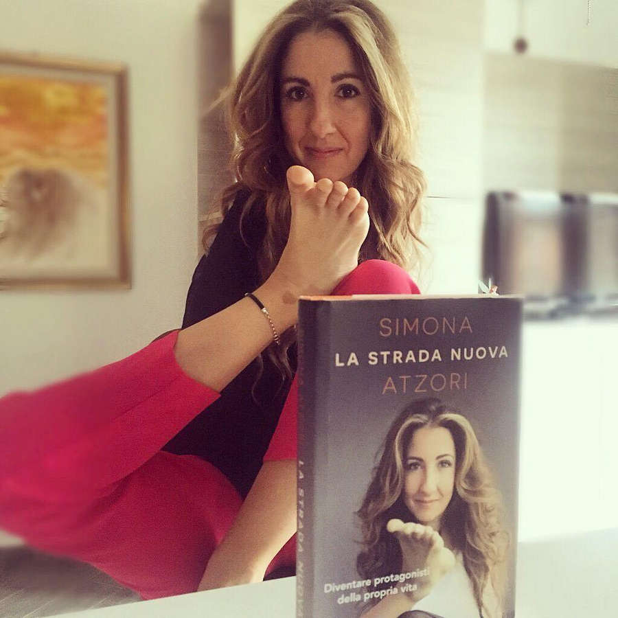 Simona Atzori Feet