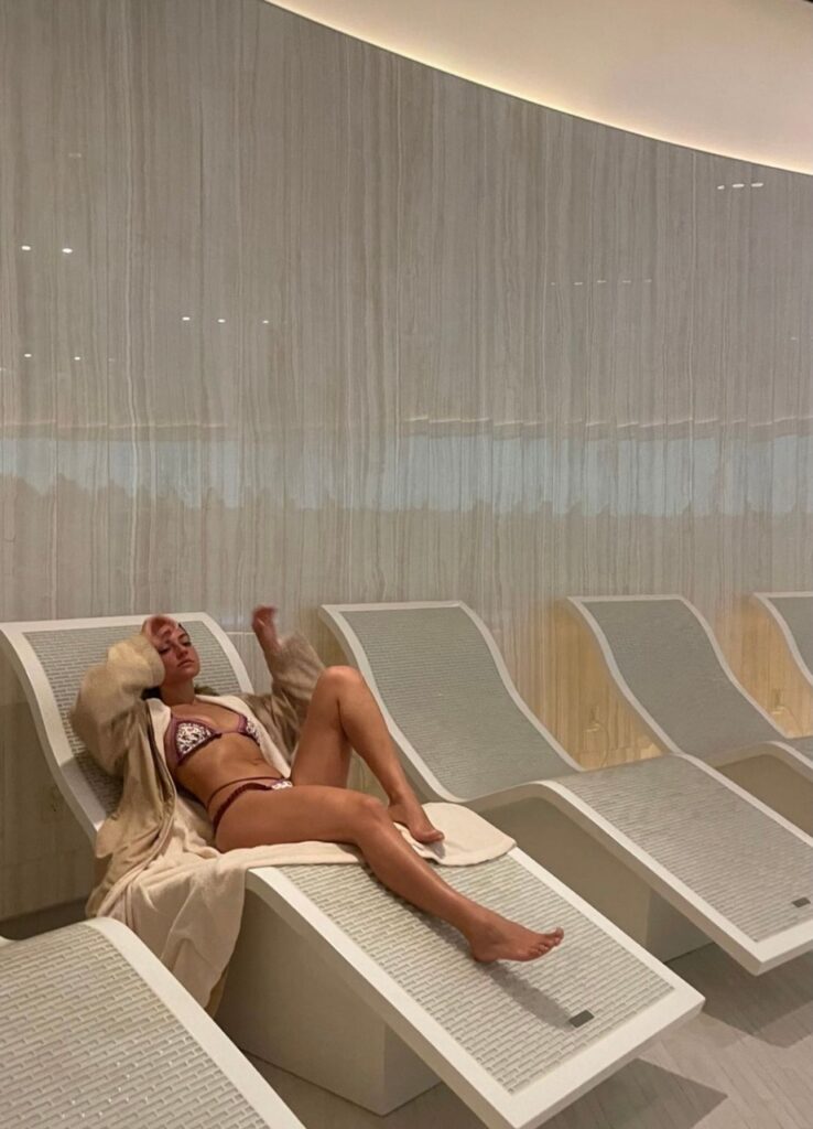 Inanna Sarkis Feet (6 sexy photos)