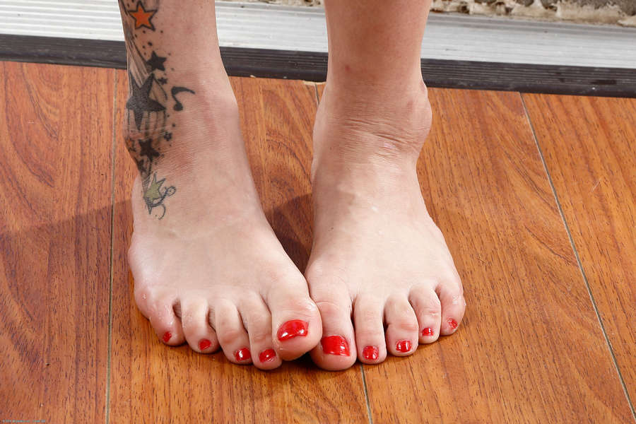 Onyx Muse Feet