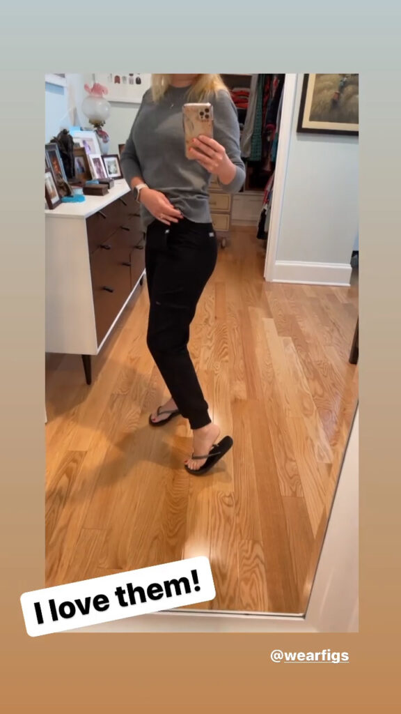 Angela Kinsey Feet (14 sexy photos)