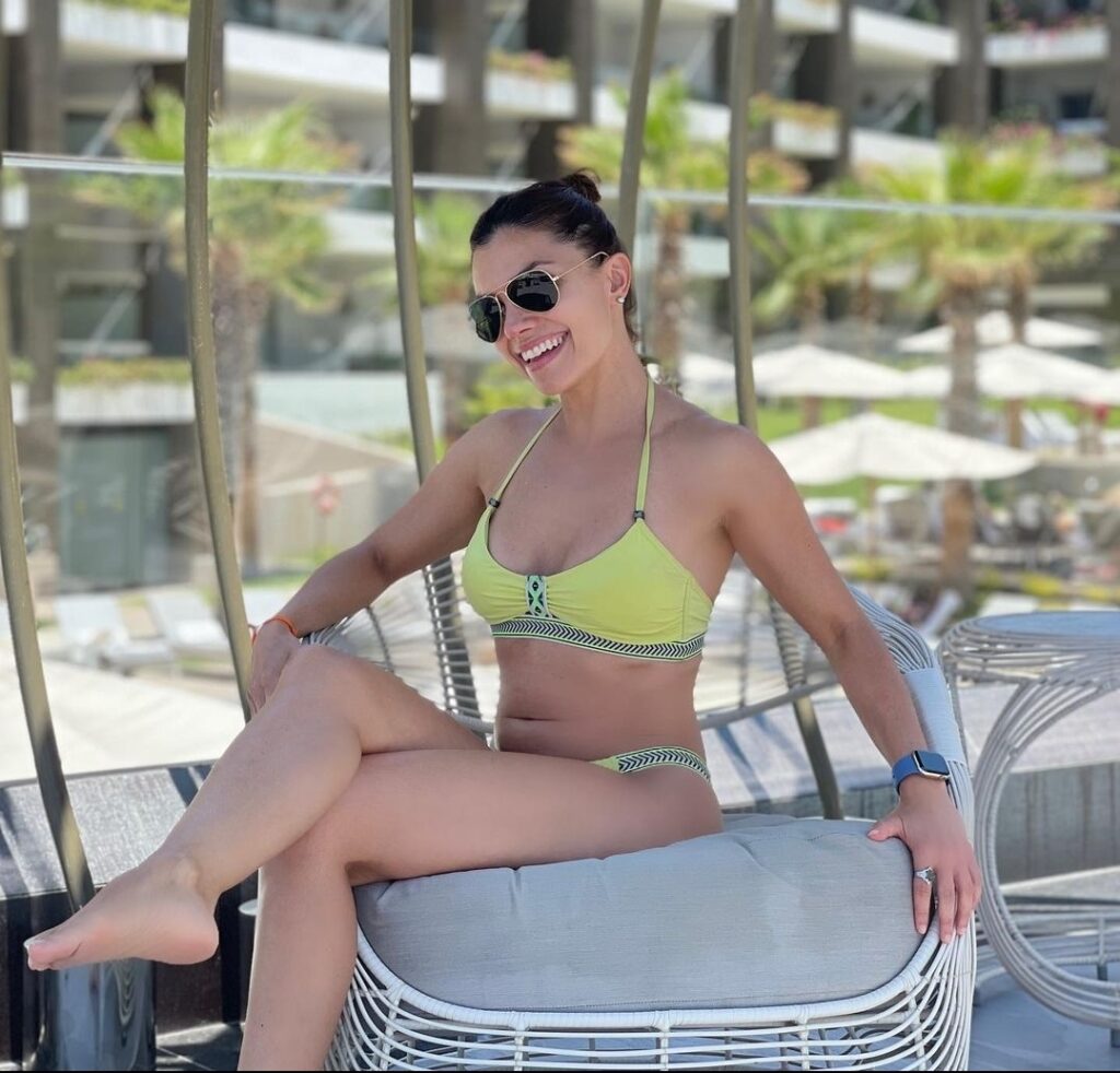 Tabata Jalil Feet (3 sexy photos)