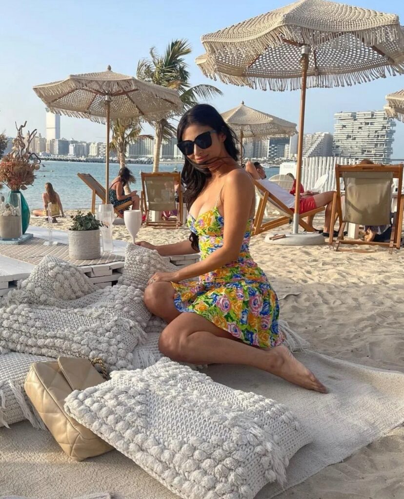 Mouni Roy Feet (2 sexy photos)