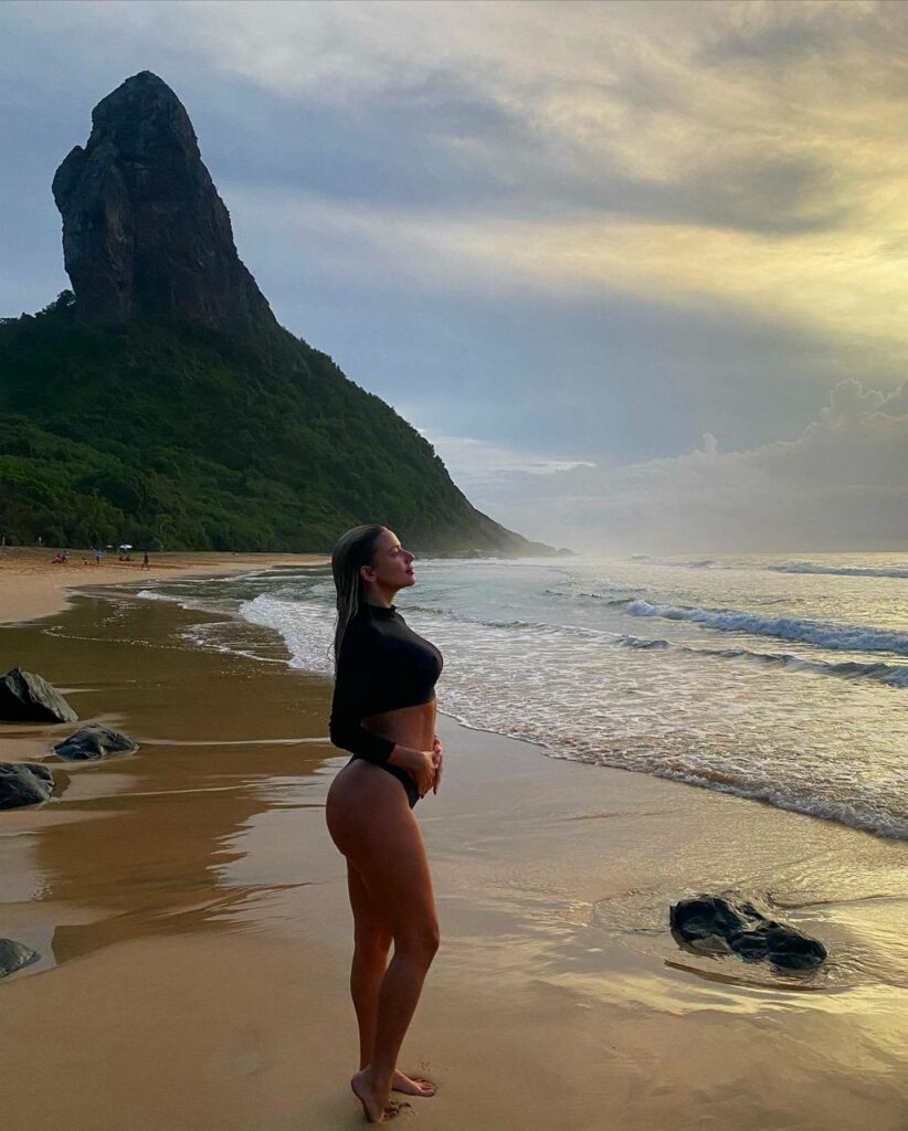 Marcelle Casagrande Feet (3 sexy photos)