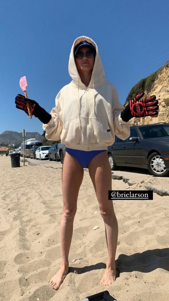 Brie Larson Feet (2 sexy photos)