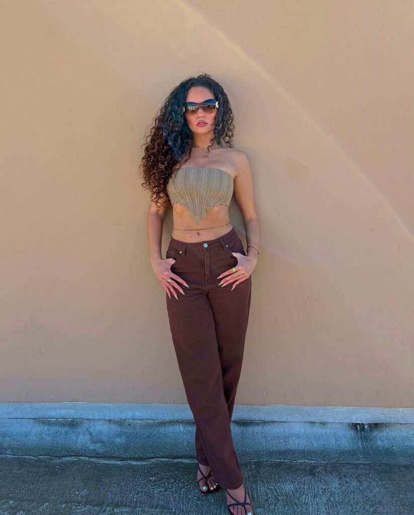 Madison Pettis Feet (4 sexy photos)