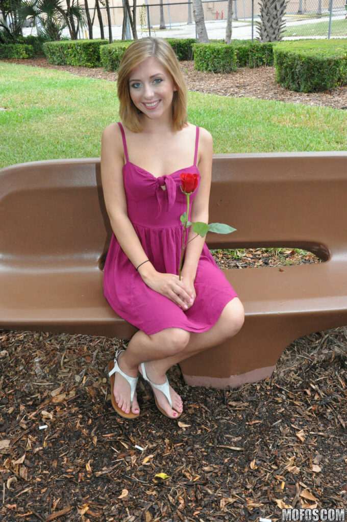 Kelly Greene Feet (9 photos)