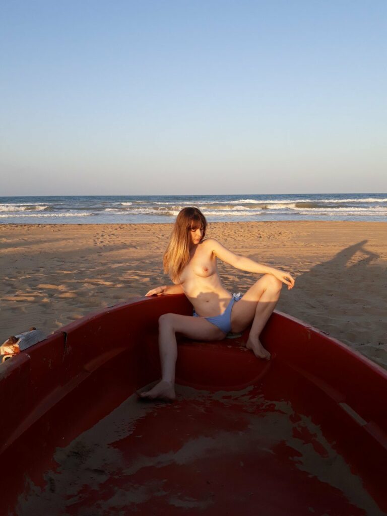 Denise Martin Feet (13 photos)