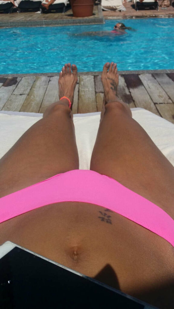 Gabriela Flores Feet (4 photos)