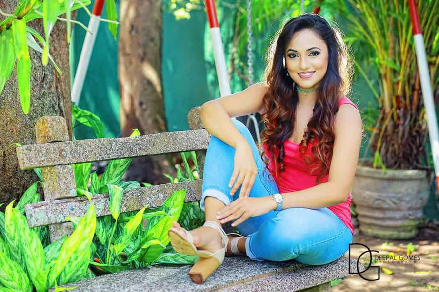 Udari Warnakulasuriya Feet