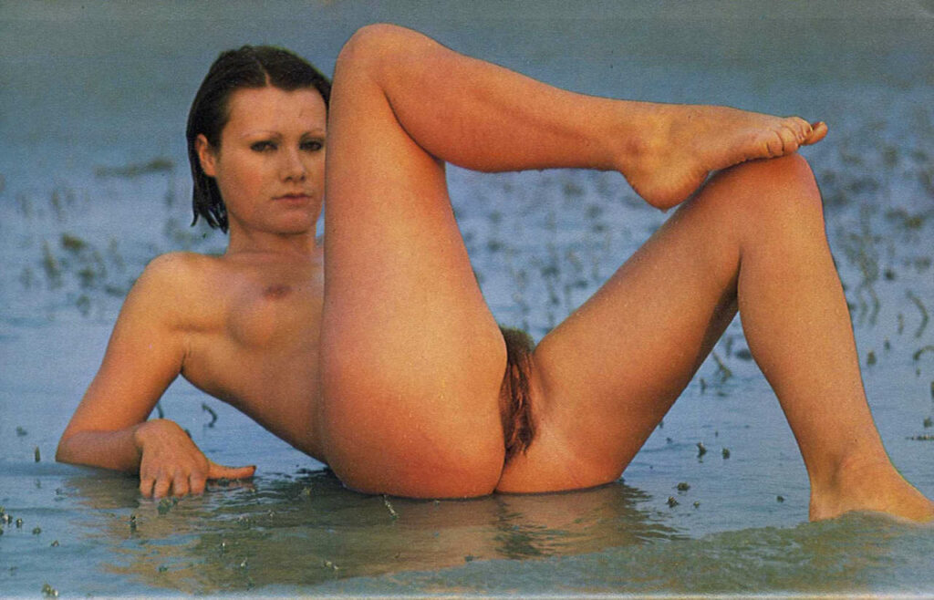 France Lomay Feet (2 photos)