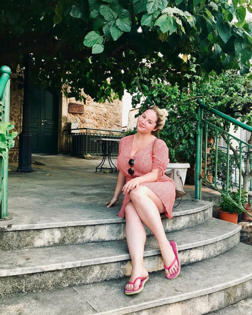 Holly Garner Feet (14 photos)