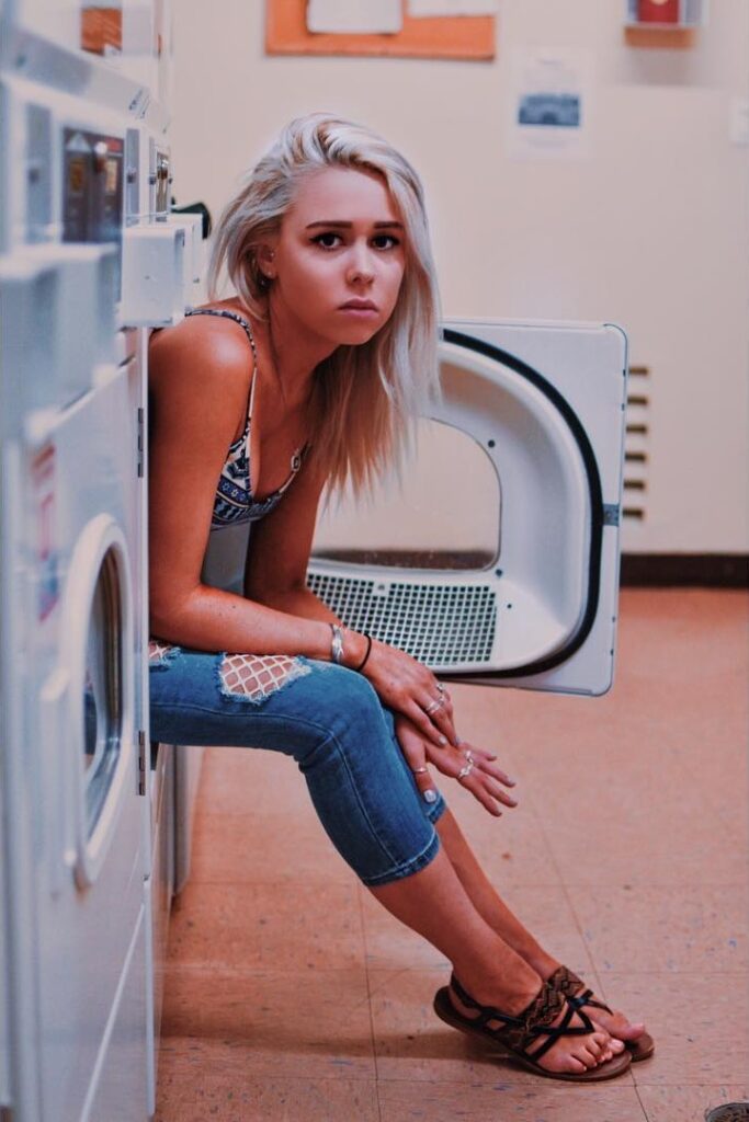 Annalise Mishler Feet (4 photos)