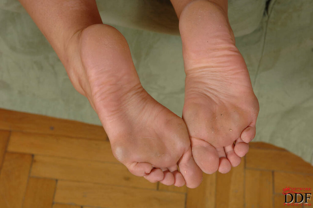 Cara Feet (21 photos)