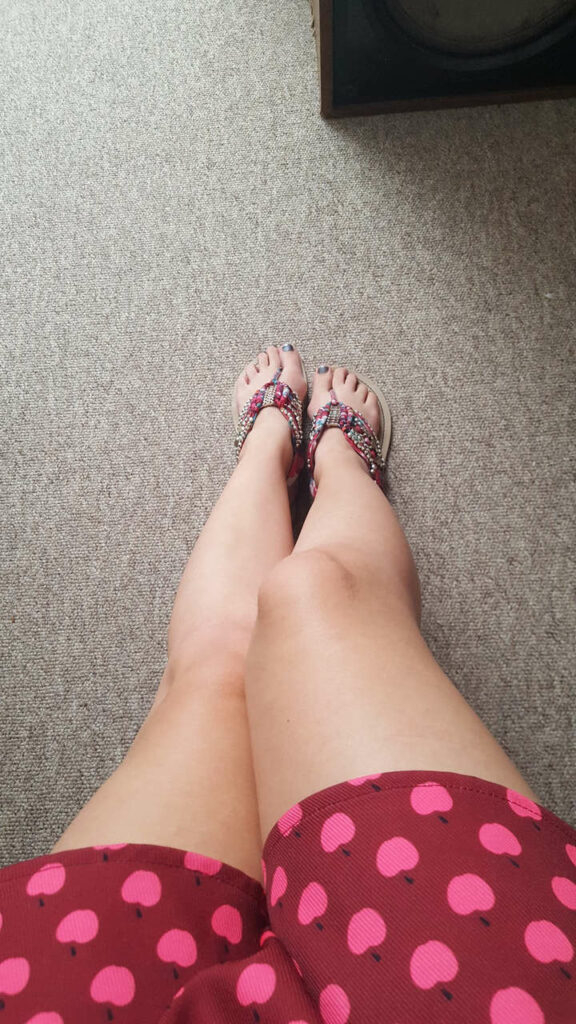 Bad Dolly Feet (28 photos)