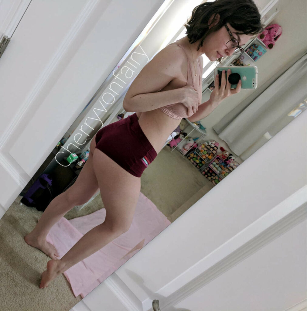 Cherry Von Fairy Feet (12 photos)