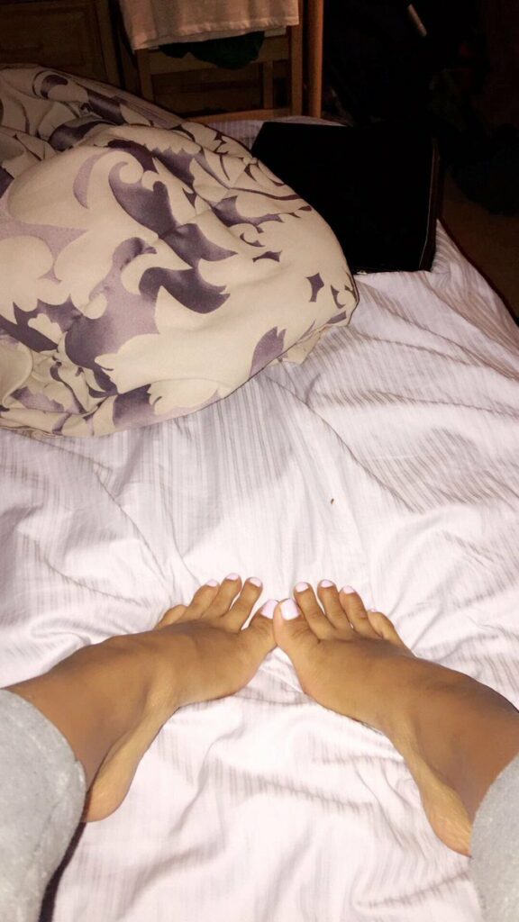 Ally Berry Feet (6 photos)