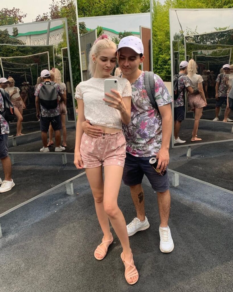 Belleniko Feet (7 photos)
