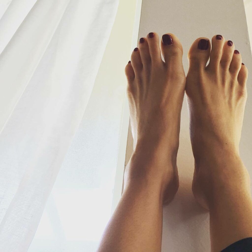 Constance Marie Feet (3 photos)