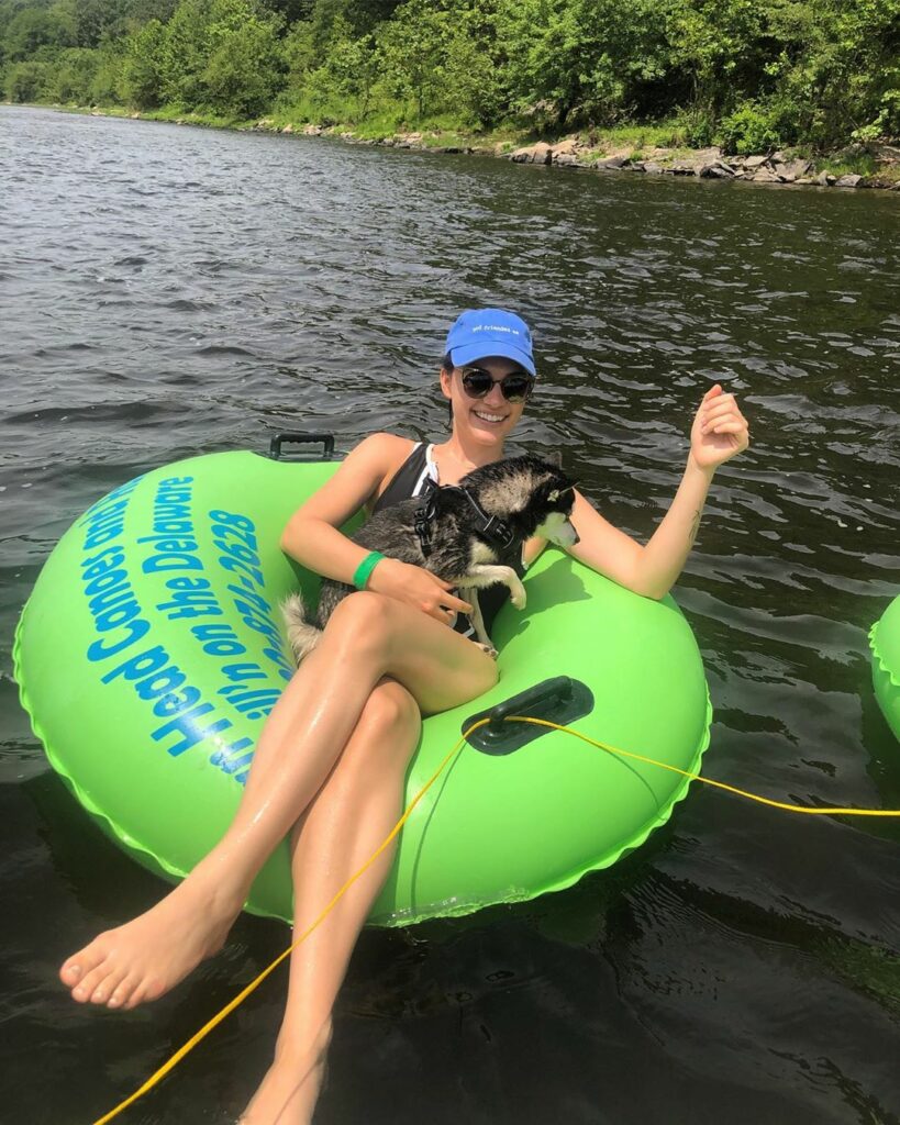Violett Beane Feet (2 photos)
