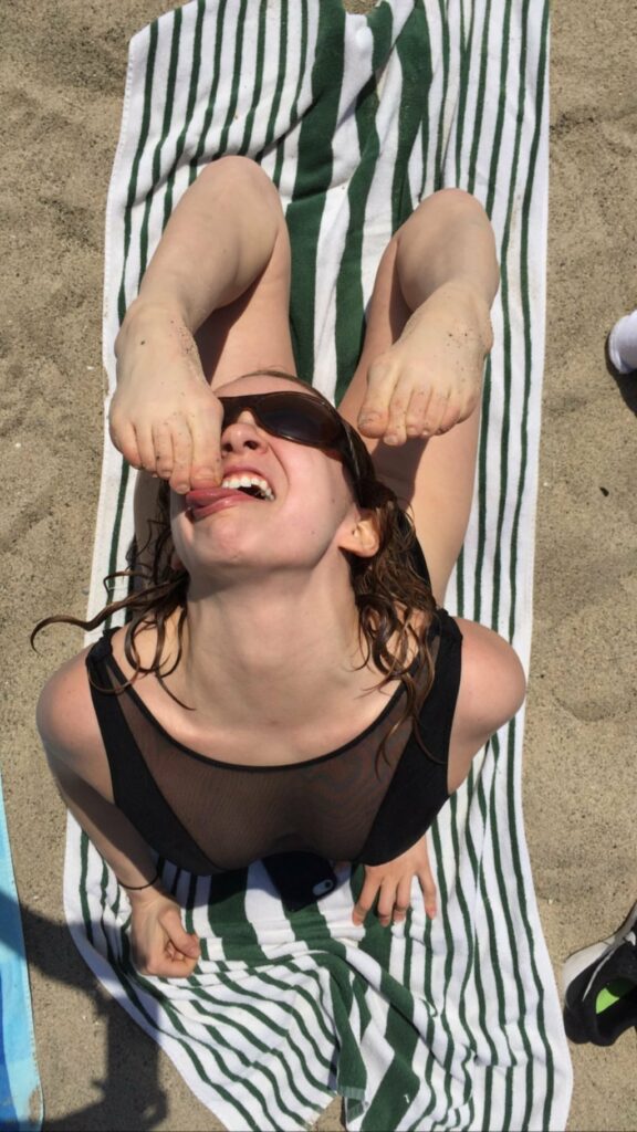 Morgan Saylor Feet (2 photos)