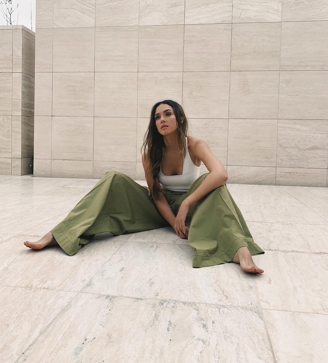 Jessica Alba Again Feet