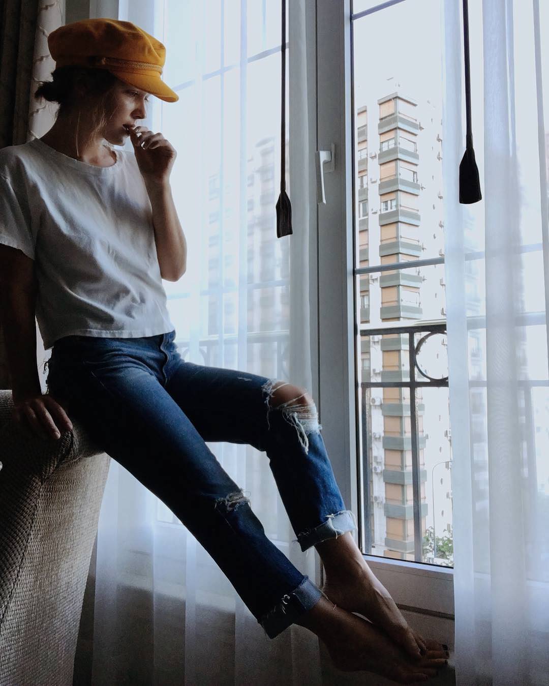 Haley Lu Richardson Feet