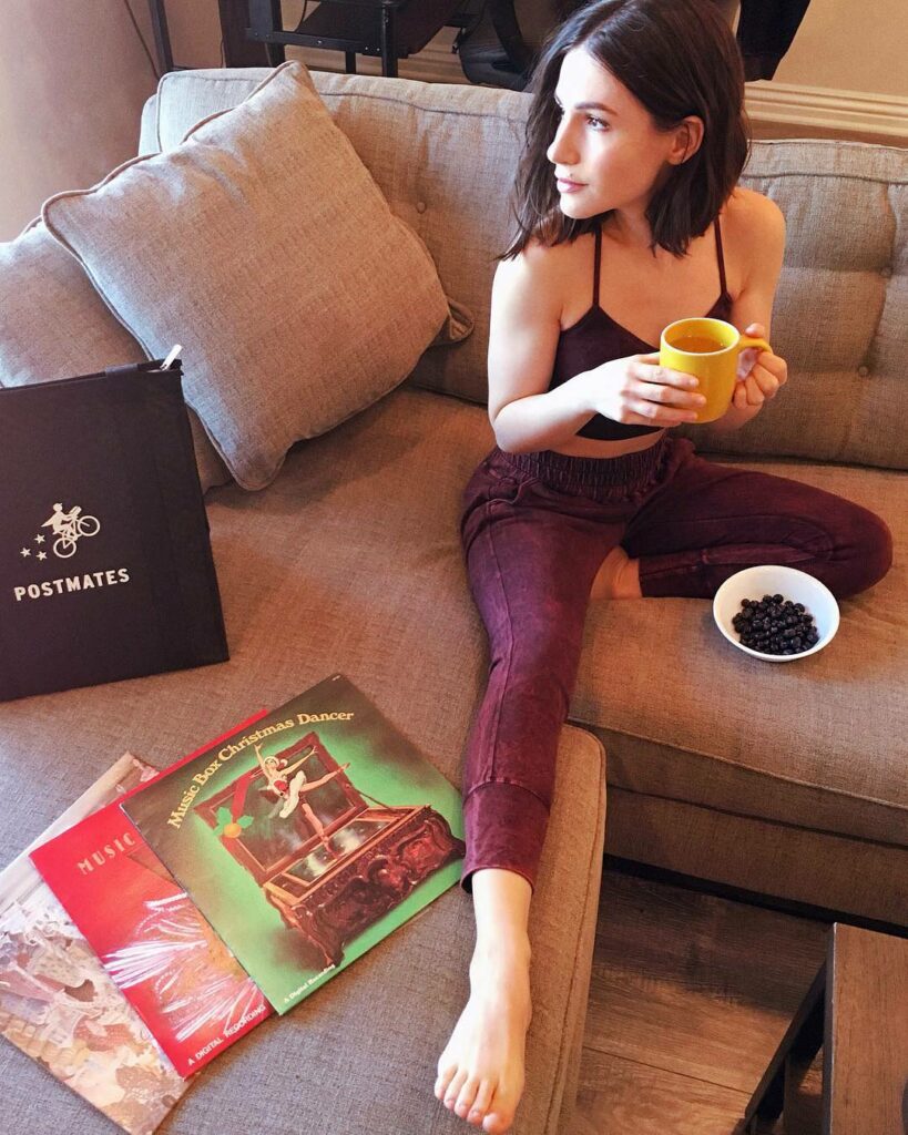 Erin Sanders Feet (4 photos)