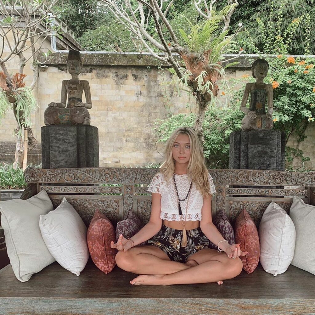 Hana Hayes Feet (2 photos)
