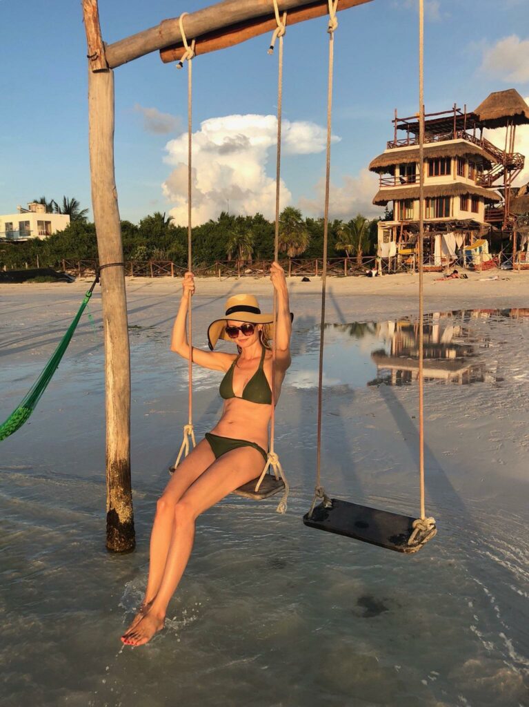 Heather Graham Feet (4 photos)