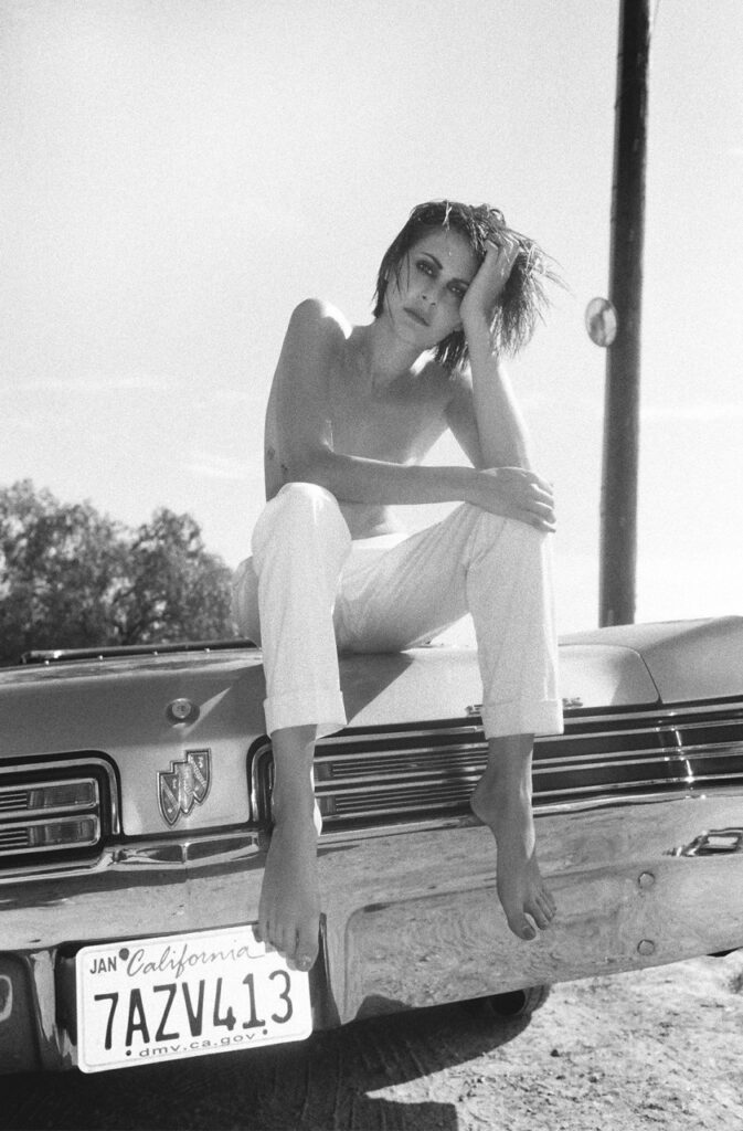 Willa Holland Feet (4 photos)