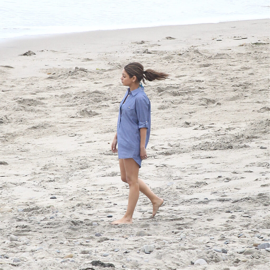 Mila Kunis Again Feet (2 photos)
