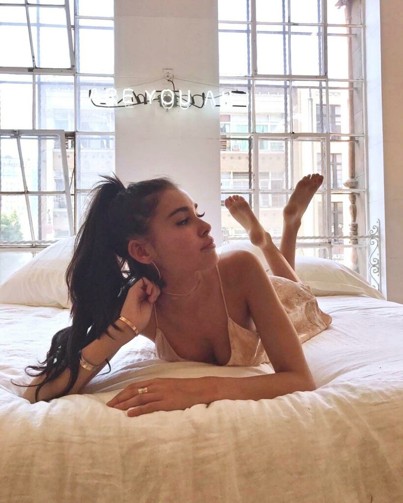 Madison Beer Feet (5 photos)