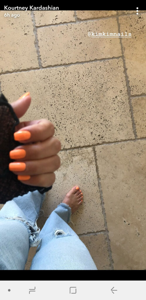 Kourtney Kardashian Feet (9 photos)