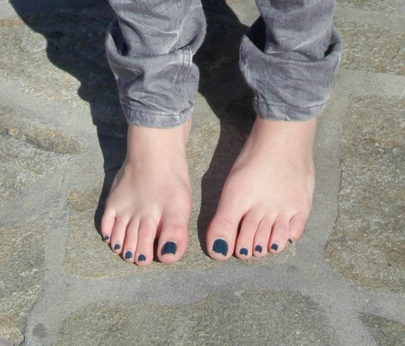 Emily Osment Feet