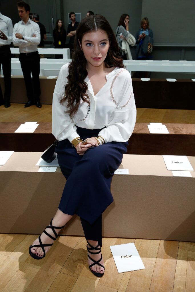 Lorde Feet (3 photos)