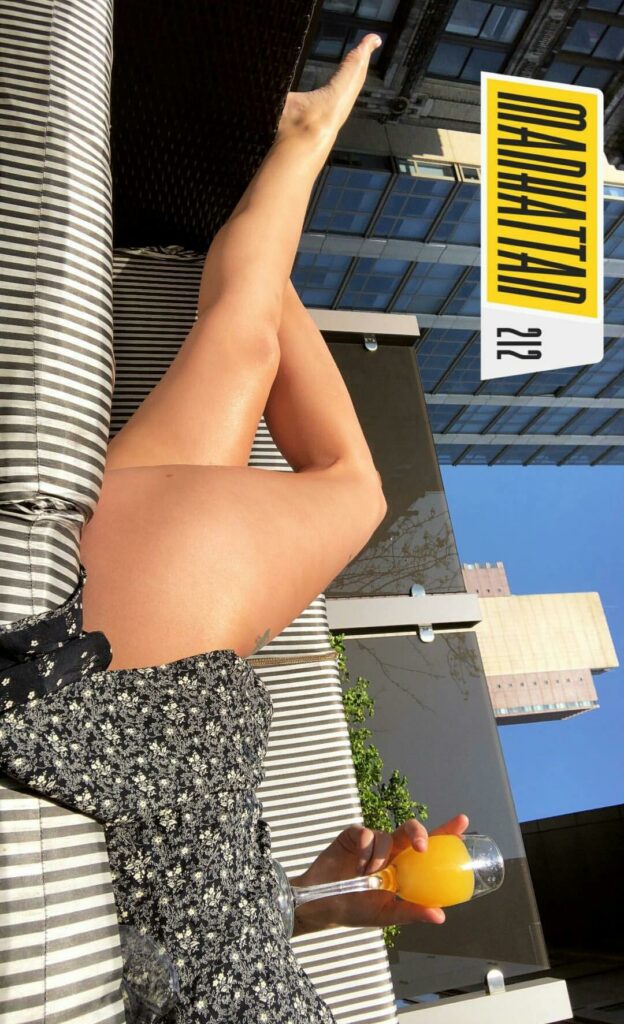 Halsey Feet (7 photos)