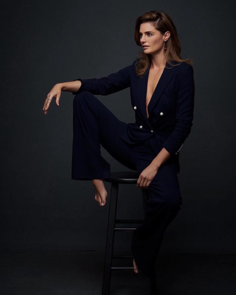 Stana Katic Feet (4 photos)