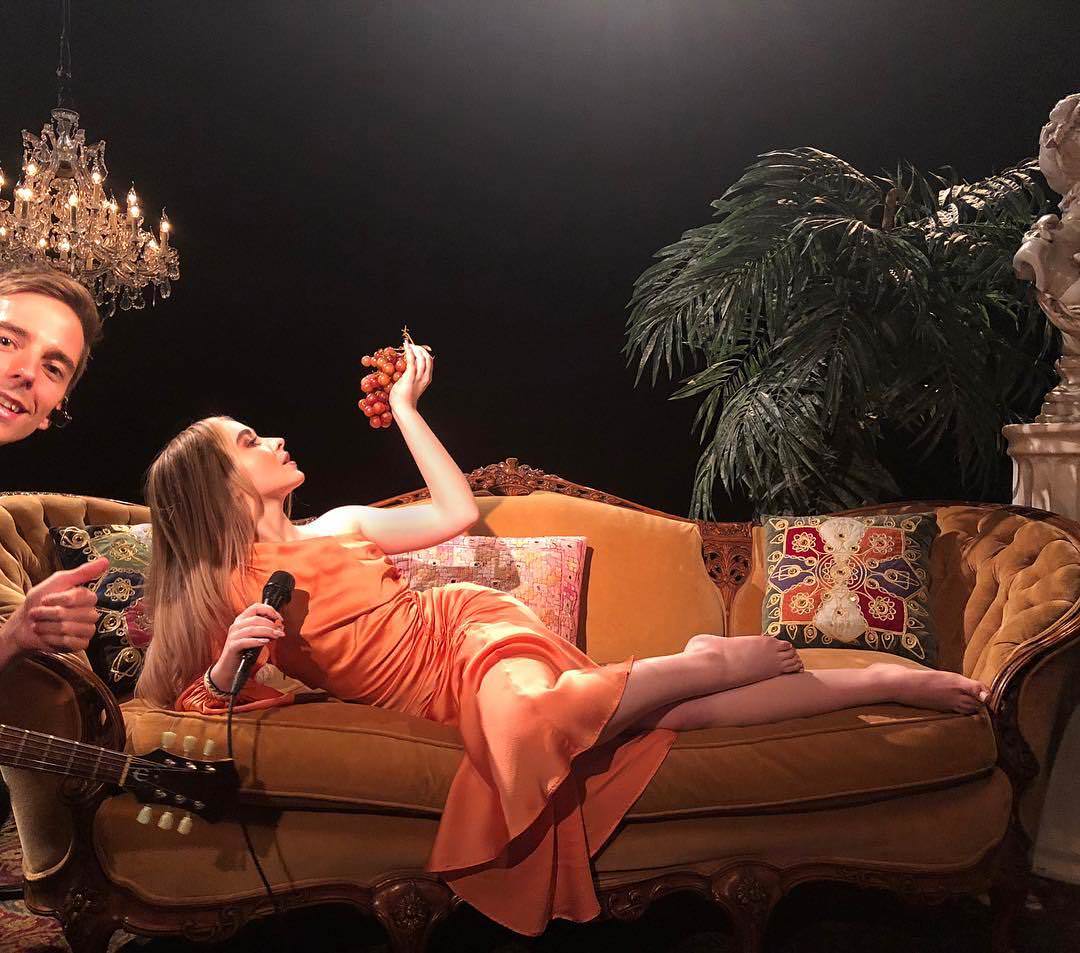 Sabrina Carpenter Feet