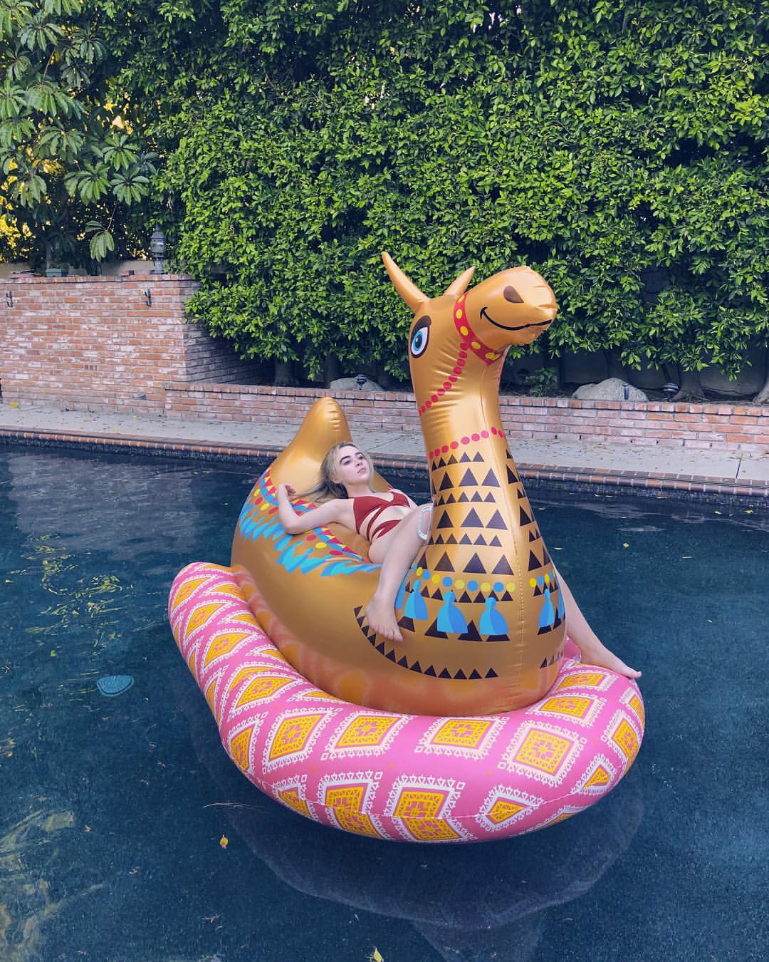 Sabrina Carpenter Feet