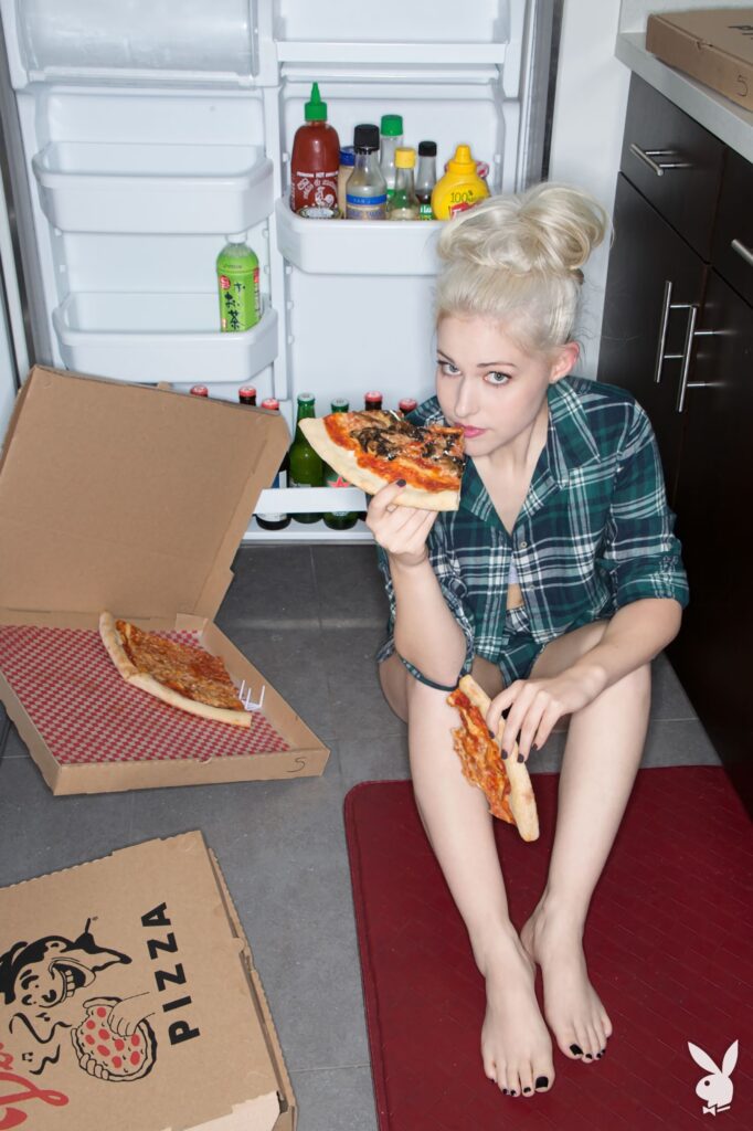Brooke Dodger Leigh Lawsons Feet (6 photos)