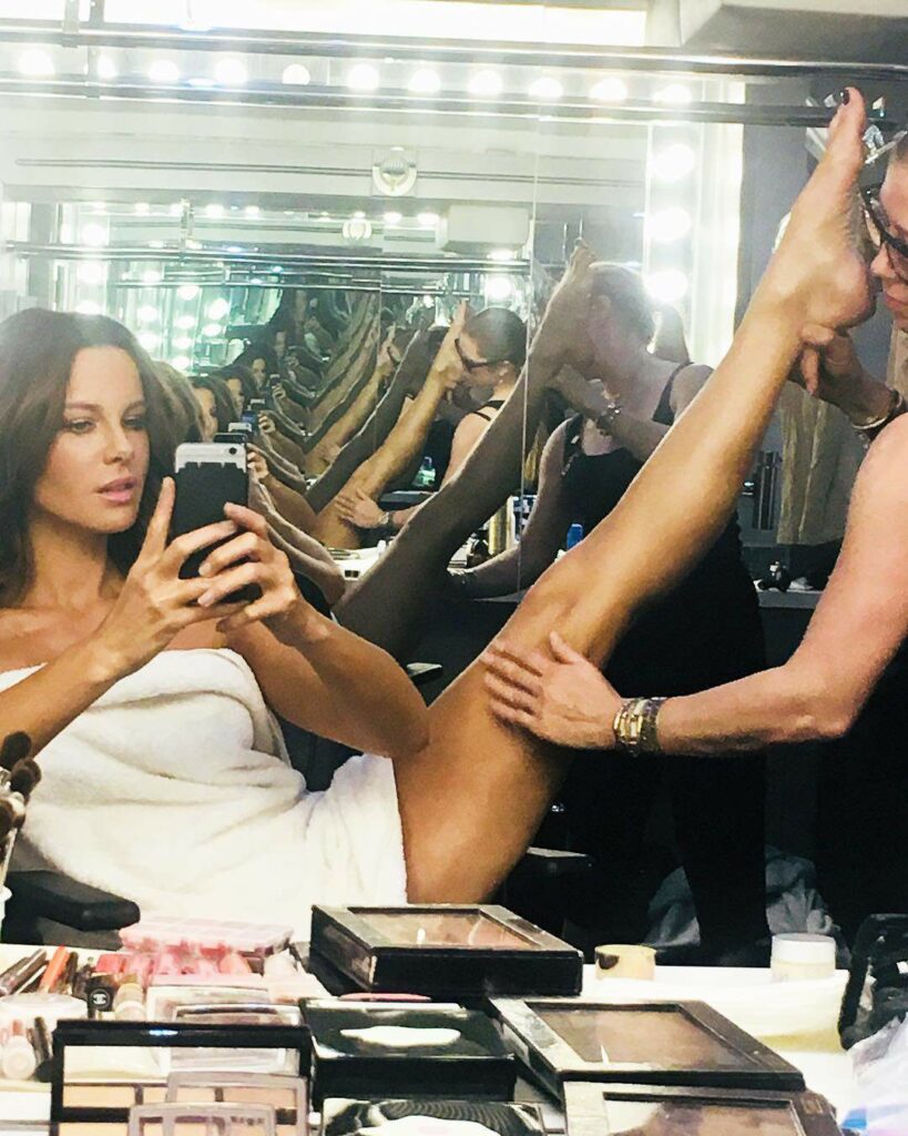 Kate Beckinsale Feet (12 photos)