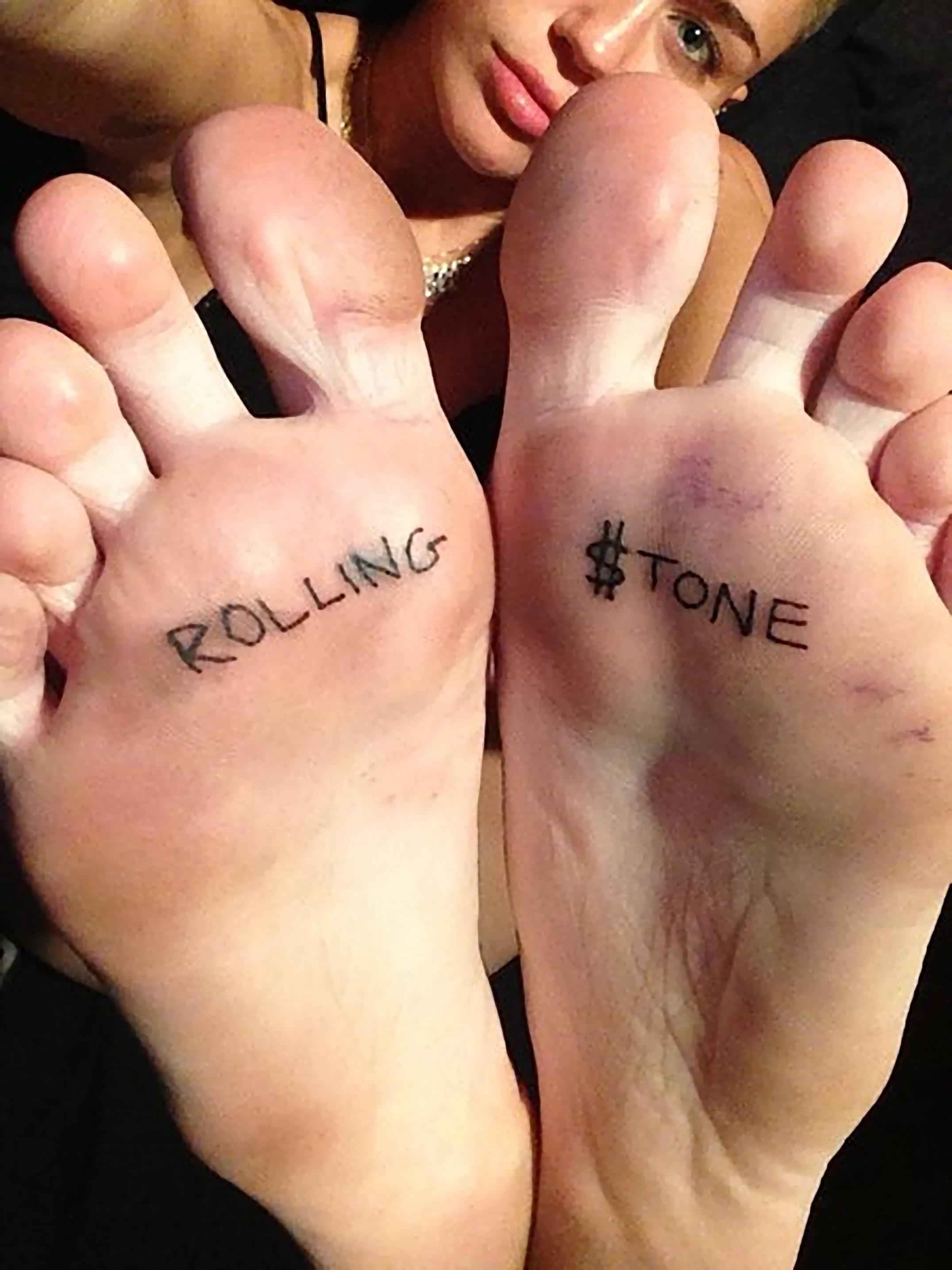 Miley Cyrus Feet