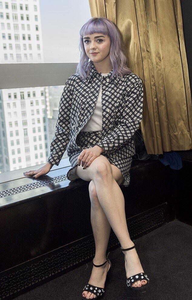 Maisie Williams Feet