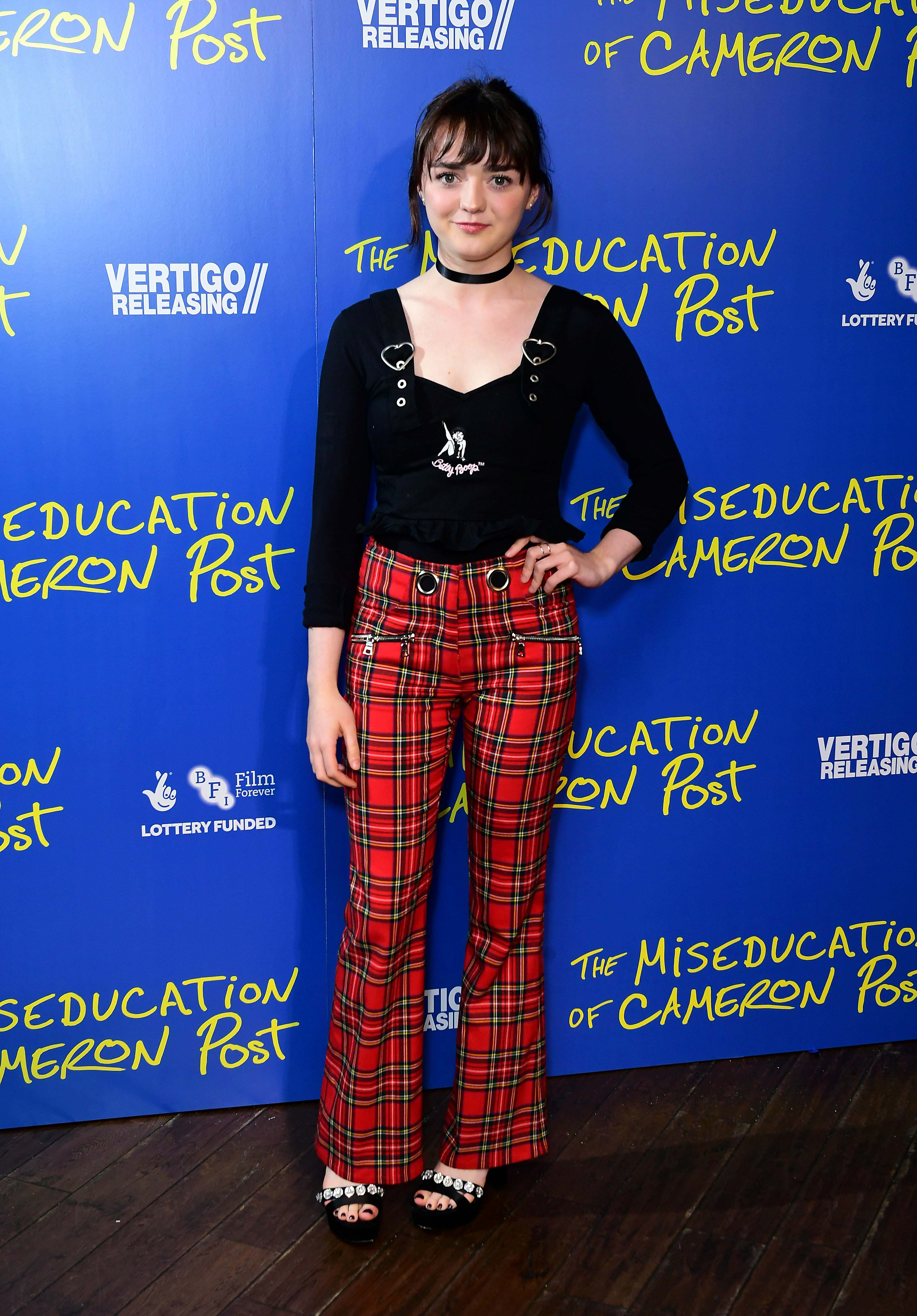 Maisie Williams Feet