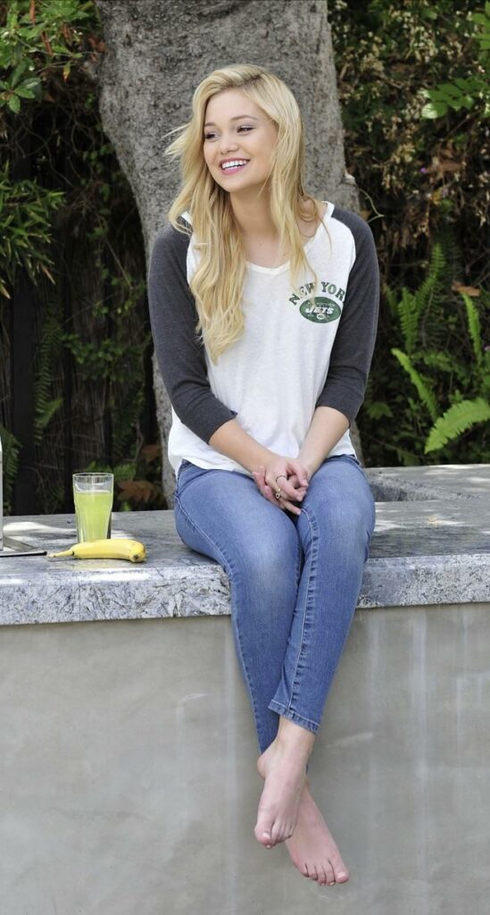 Olivia Holt Feet (25 photos)