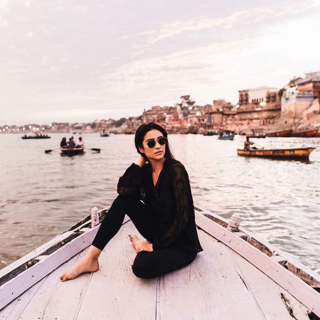 Shay Mitchell Feet (16 photos)