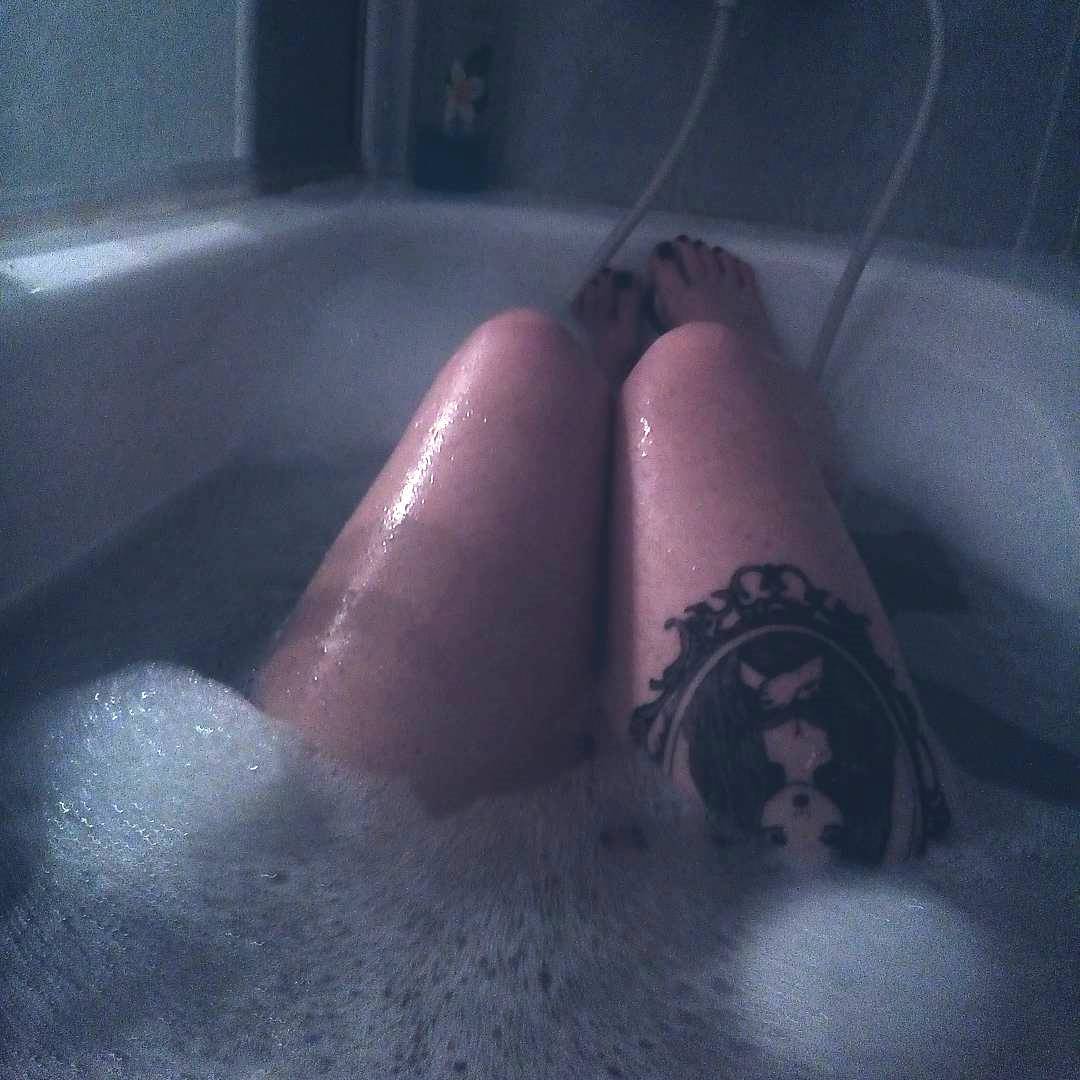 Rena Von Caustic Feet