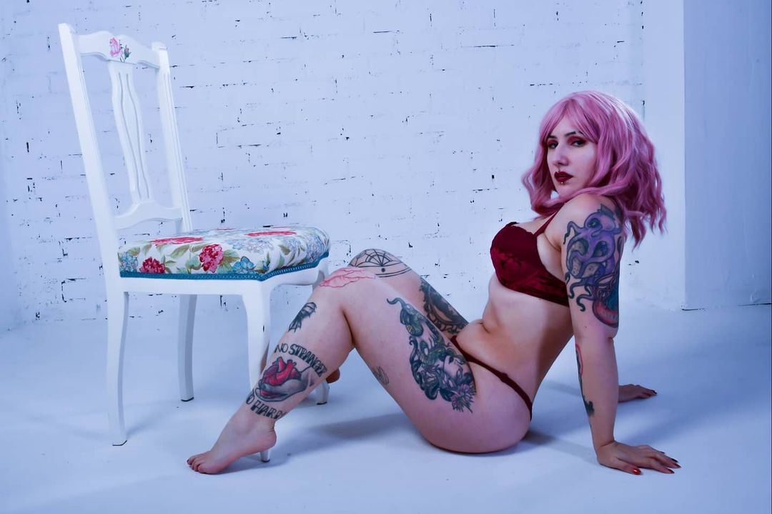 Rena Von Caustic Feet