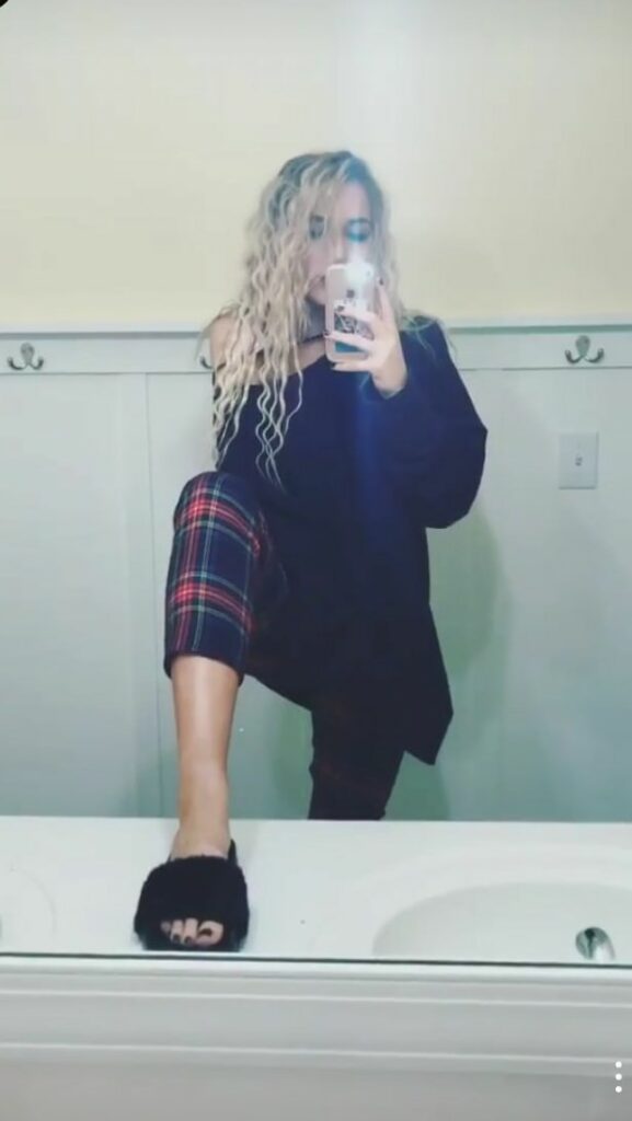 Lennon Stella Feet
