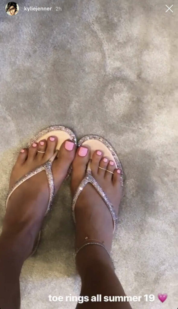 Kylie Jenners Toes Are So Hot Feet